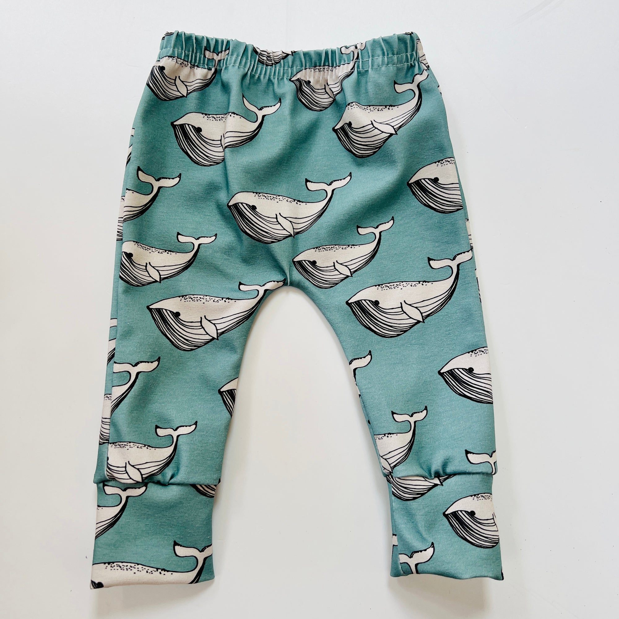Eddie & Bee organic cotton leggings in Aqua “Whales" print.