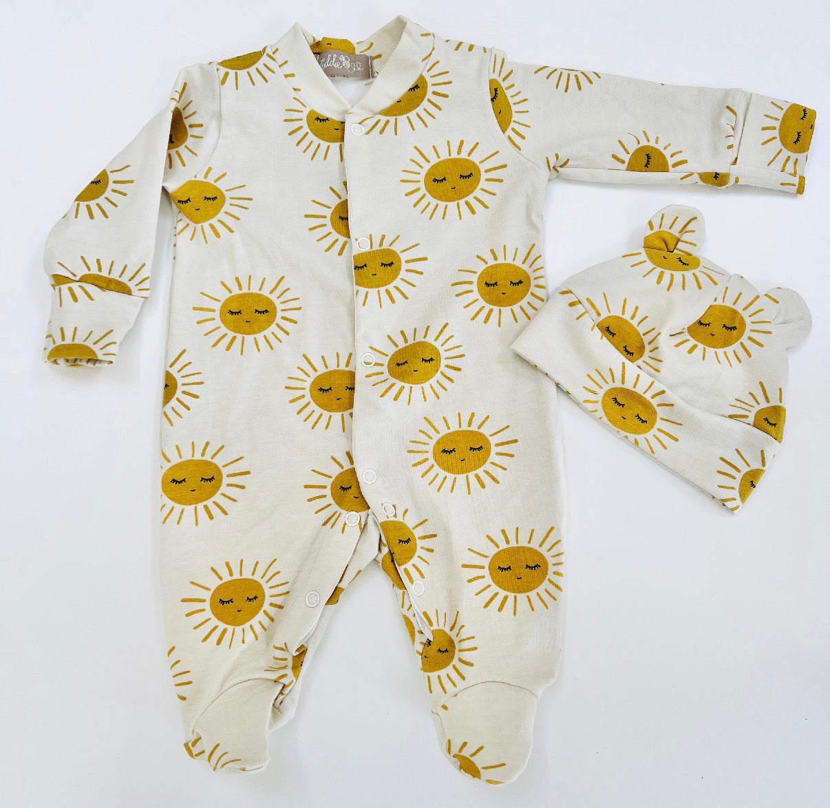 PRE ORDER- DELIVERY MID/END FEB                                             Eddie & Bee organic cotton Baby sleep suit  in Oat " Sunny " print.