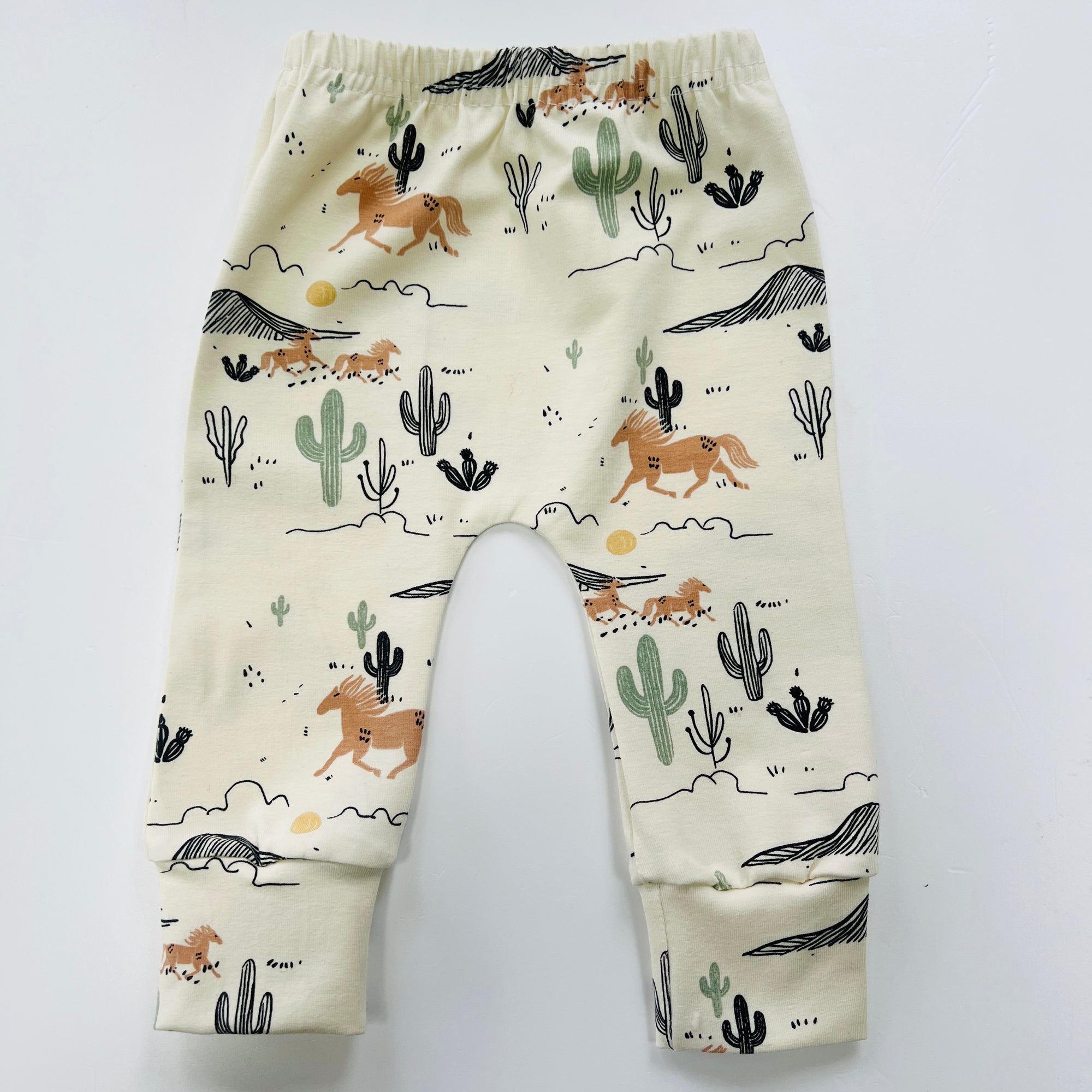 Eddie & Bee organic cotton leggings in Cream "Wild West" print.