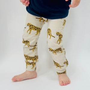 Eddie & Bee organic cotton leggings in oat "Cheetah" print.