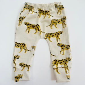 Eddie & Bee organic cotton leggings in oat "Cheetah" print.