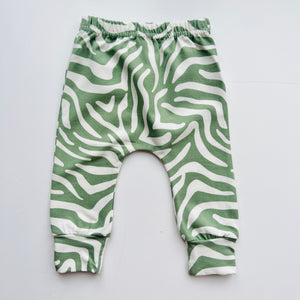 Eddie & Bee organic cotton leggings in Sage  "Tiger Stripes" print.