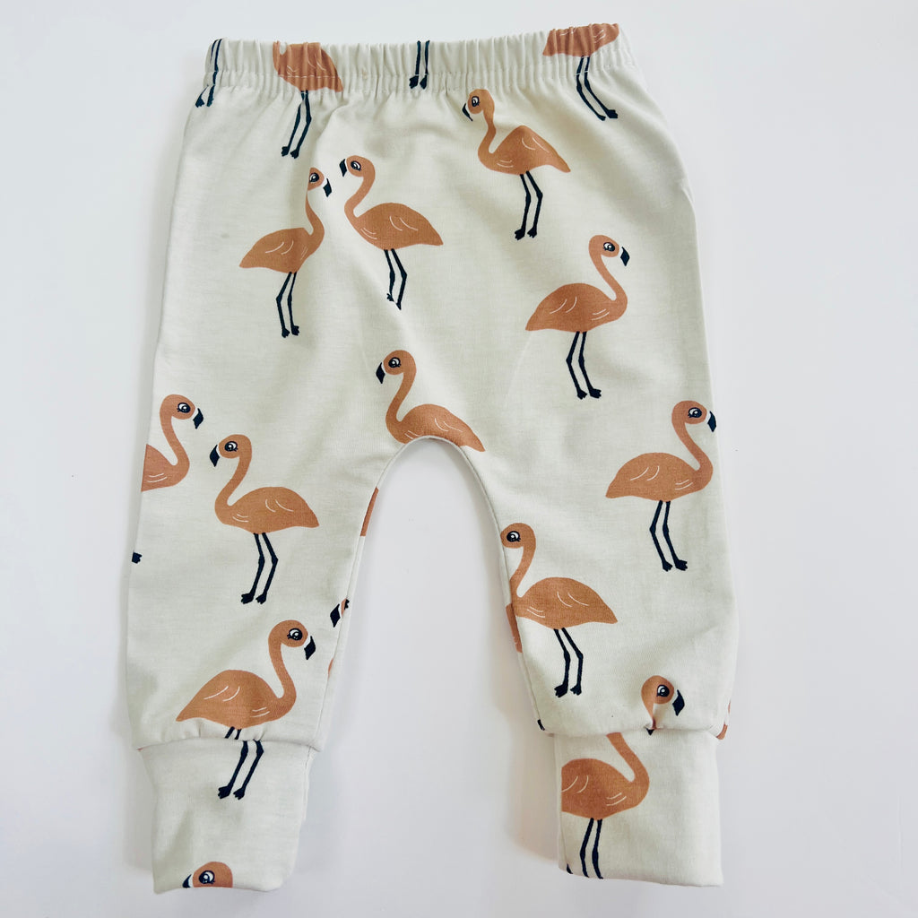 Eddie & Bee organic cotton leggings in Oat "Flamingo" print.