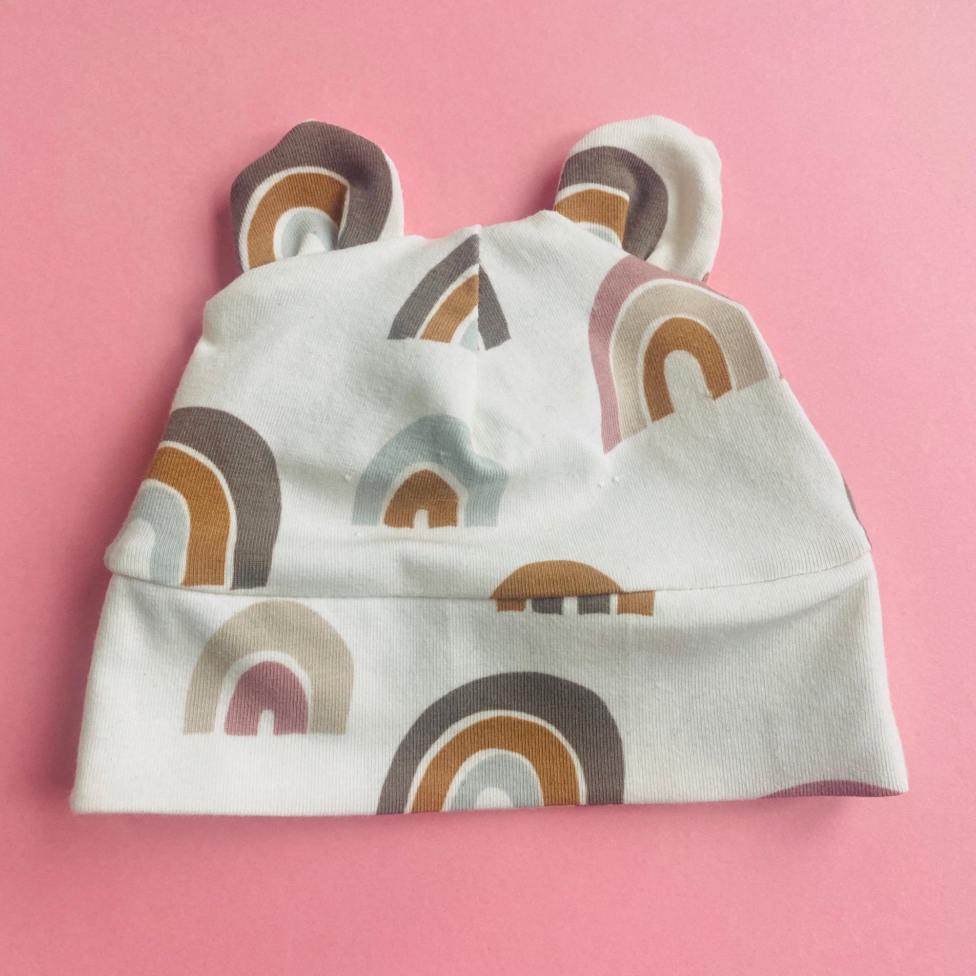 Eddie & Bee organic cotton Baby Hat  in Cream " Rainbow" print.