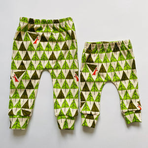 Eddie & Bee limited edition Christmas organic cotton leggings in  "Pick the perfect tree" print.