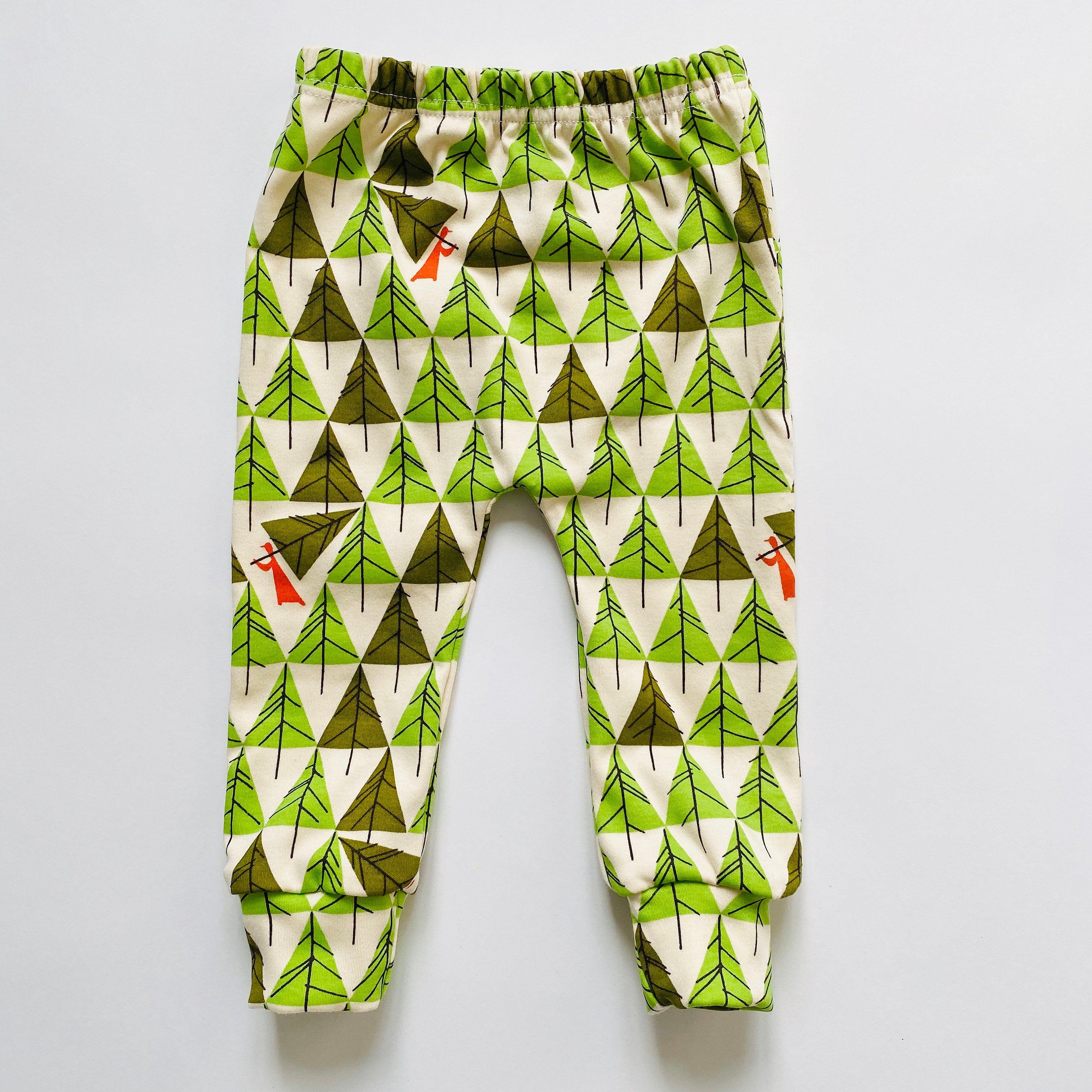 Eddie & Bee limited edition Christmas organic cotton leggings in  "Pick the perfect tree" print.