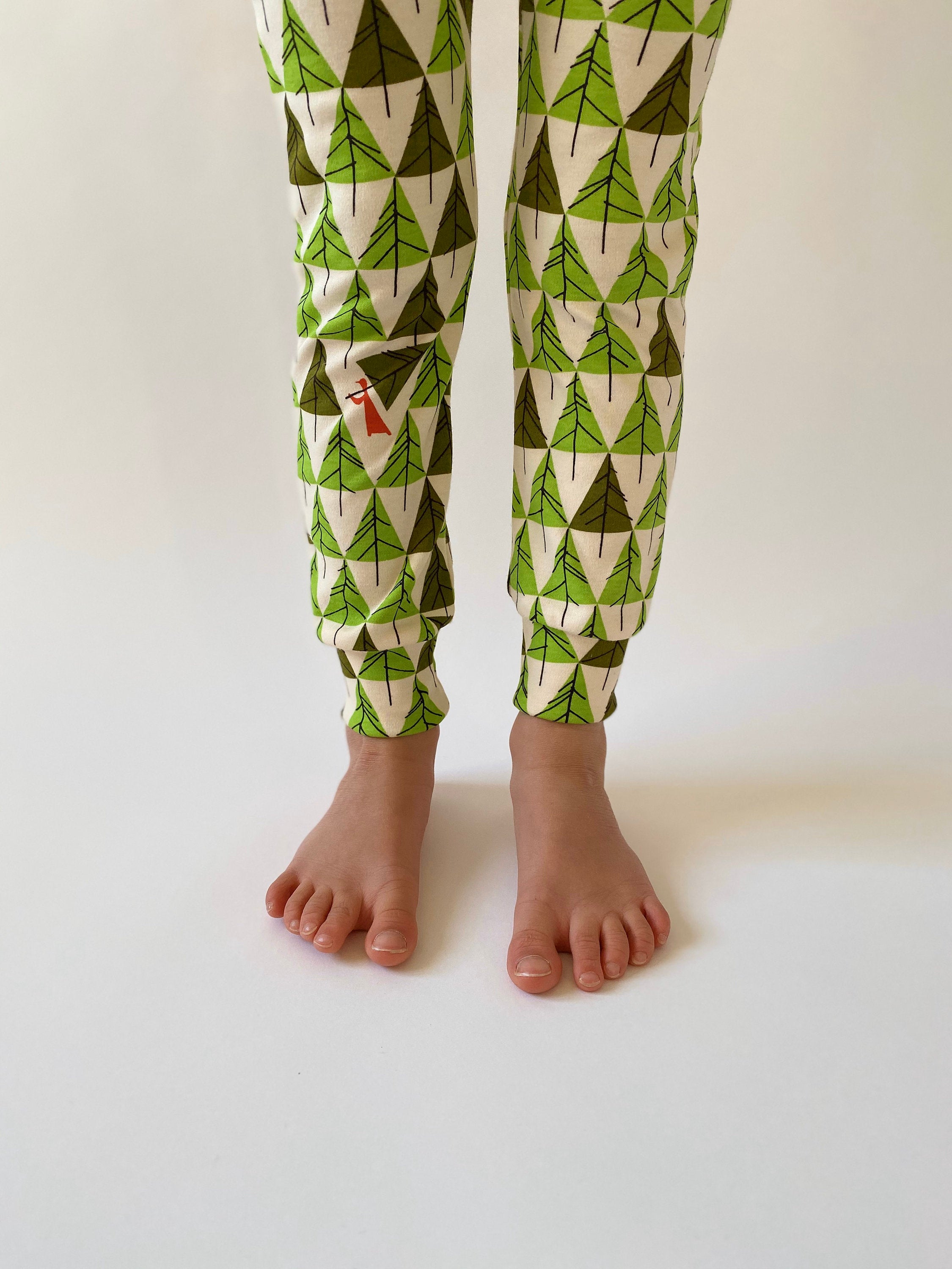 Eddie & Bee limited edition Christmas organic cotton leggings in  "Pick the perfect tree" print.
