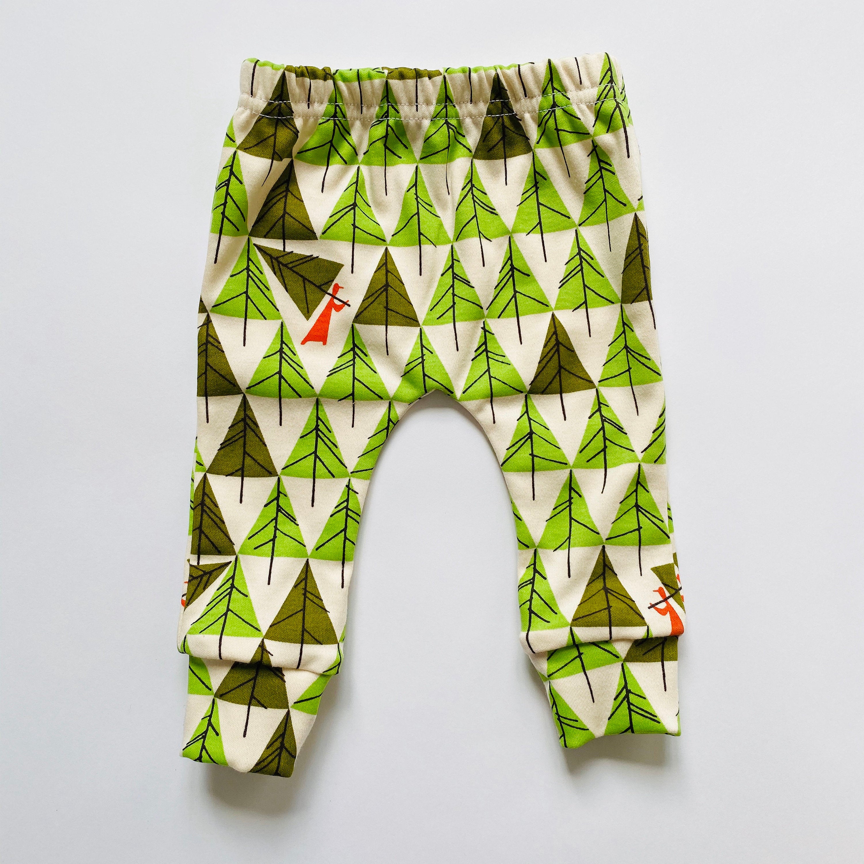 Eddie & Bee limited edition Christmas organic cotton leggings in  "Pick the perfect tree" print.