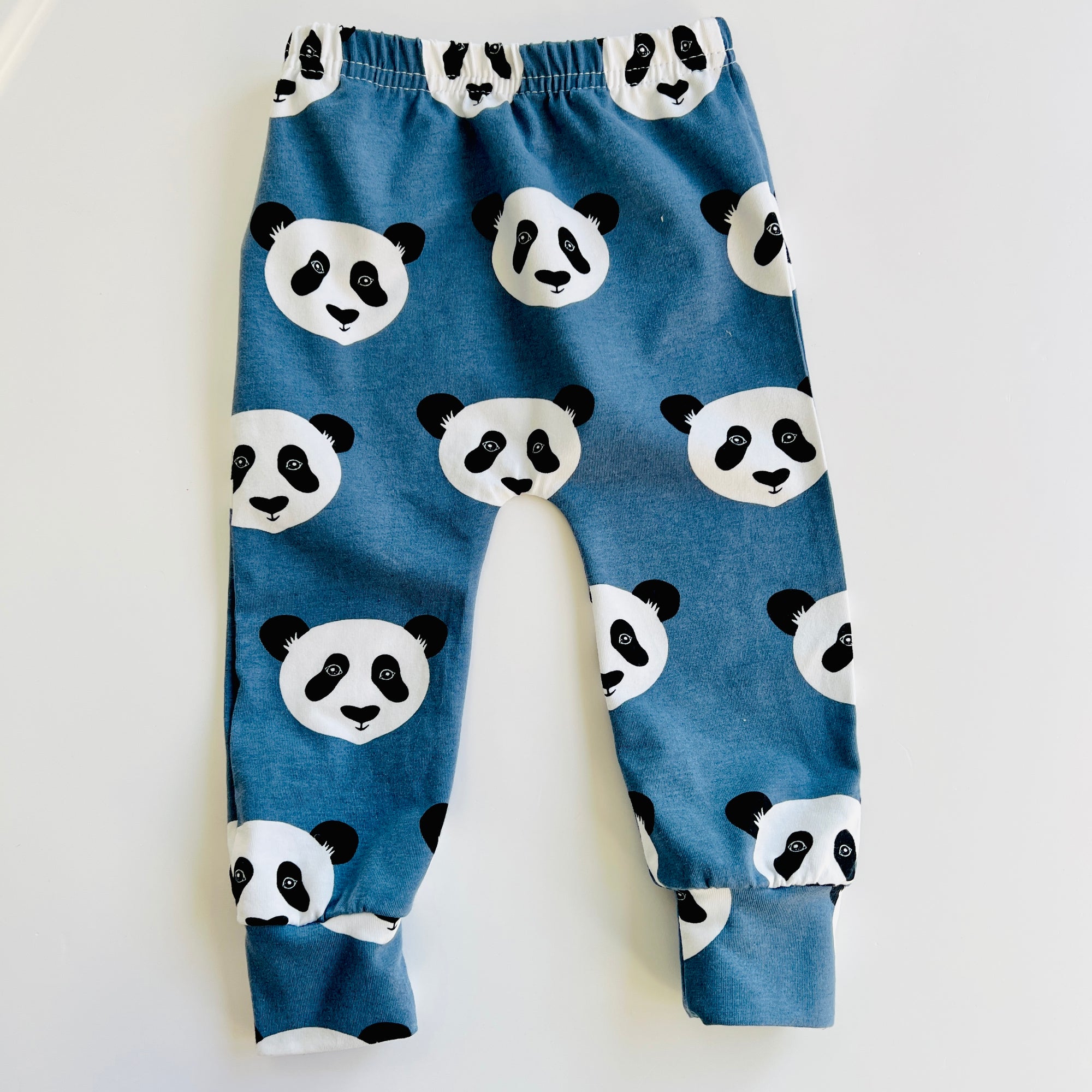 Eddie & Bee organic cotton leggings in Blue green "Panda" print.