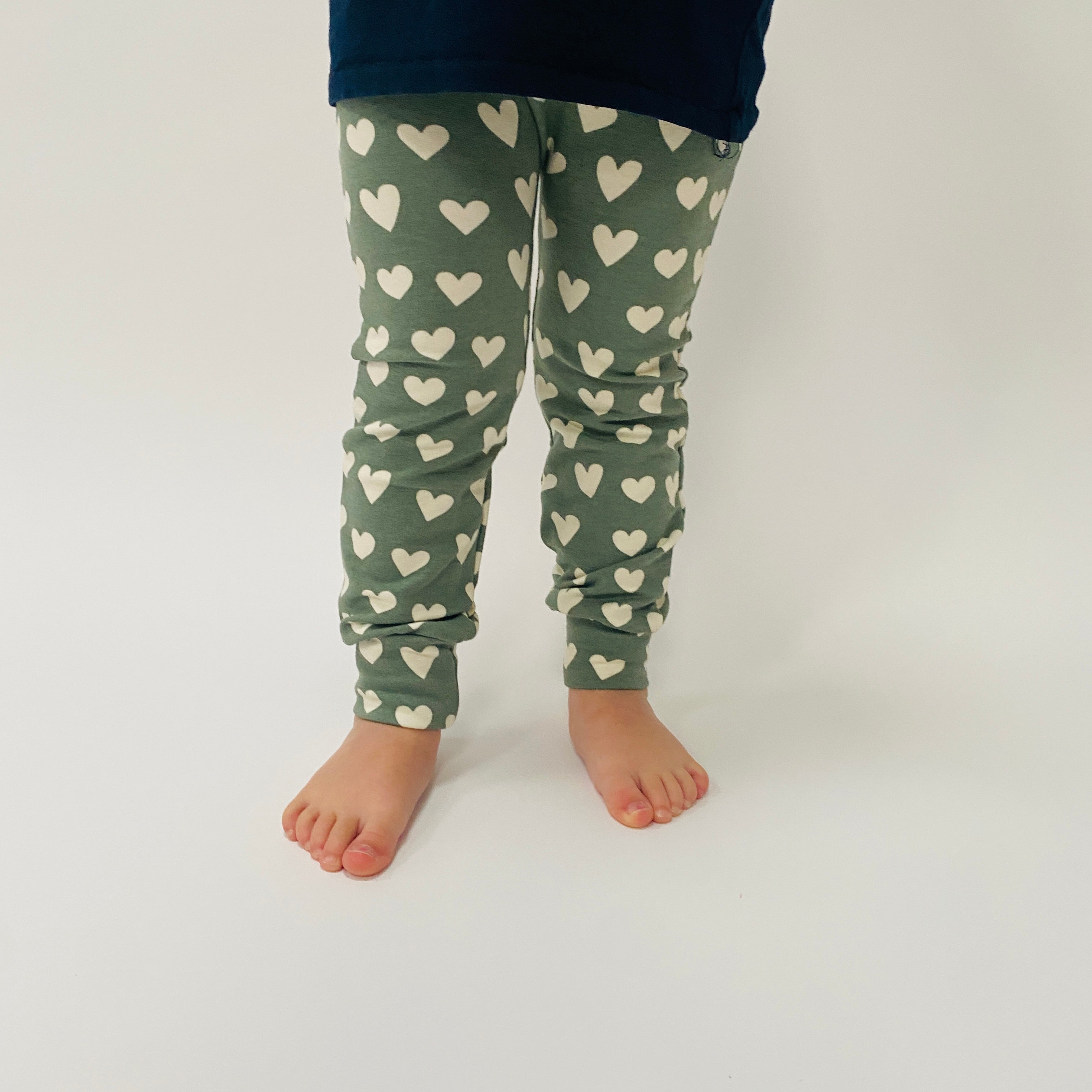 Eddie & Bee organic cotton leggings in Sage "Little hearts" print.