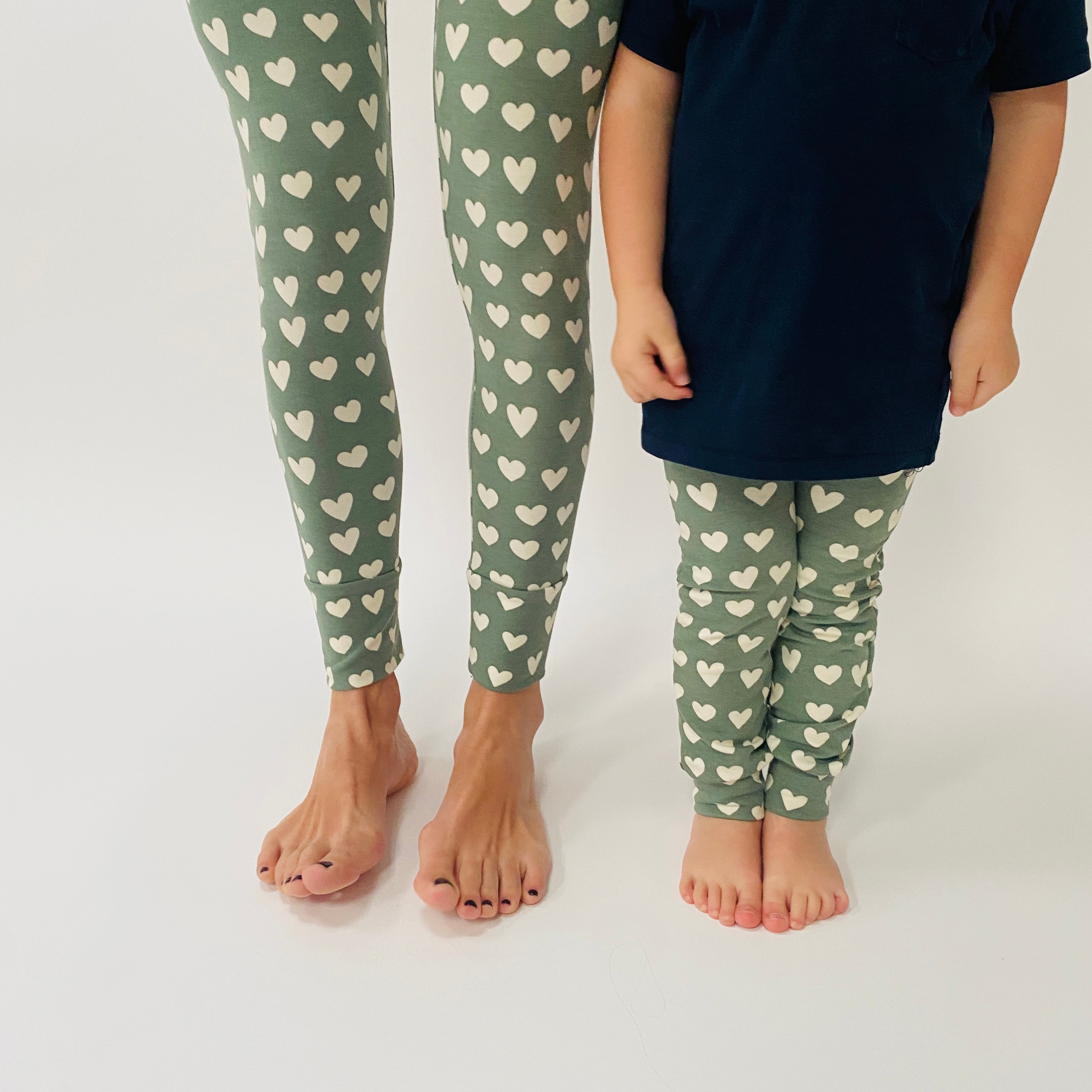 Eddie & Bee organic cotton leggings in Sage "Little hearts" print.