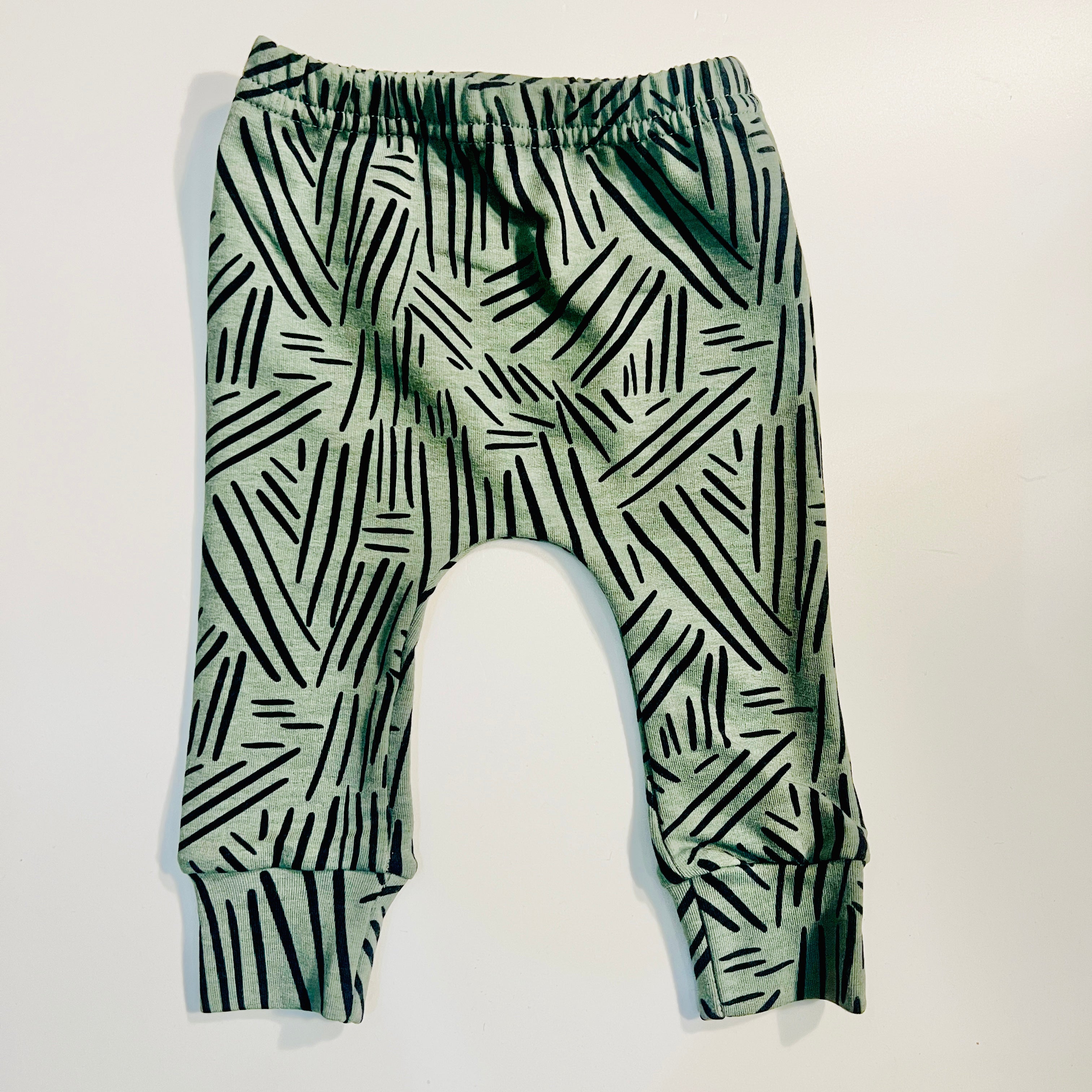 Eddie & Bee organic cotton leggings in Sage Green "Bamboo sticks" print.