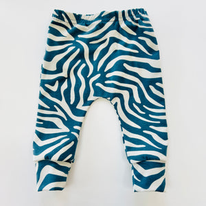 Eddie & Bee organic cotton leggings in Blue "Tiger Stripes" print.