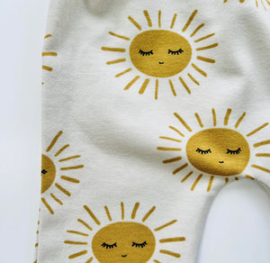 Eddie & Bee organic cotton leggings in Oat “Sunny" print.