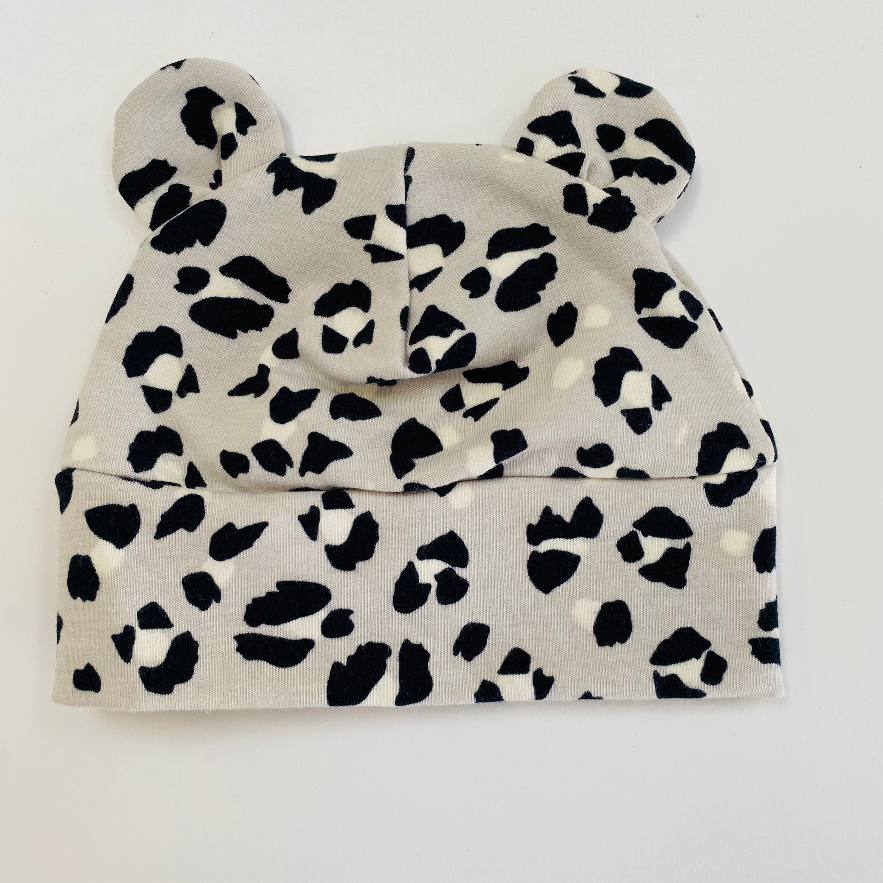 Eddie & Bee organic cotton Baby hat with ears  in Grey " Snow Leopard spot" print.
